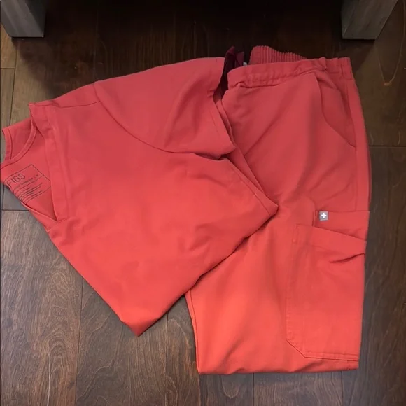 Red FIGS Scrub Set - Picture 1 of 1